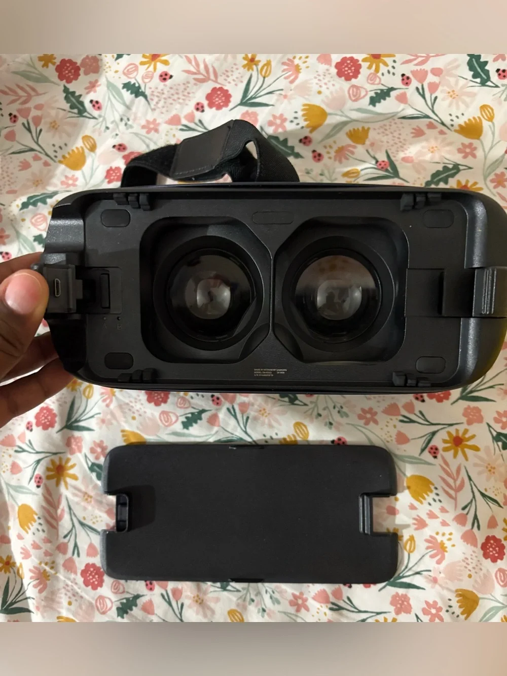 The Samsung Gear VR oculus headset 2015 no remote included